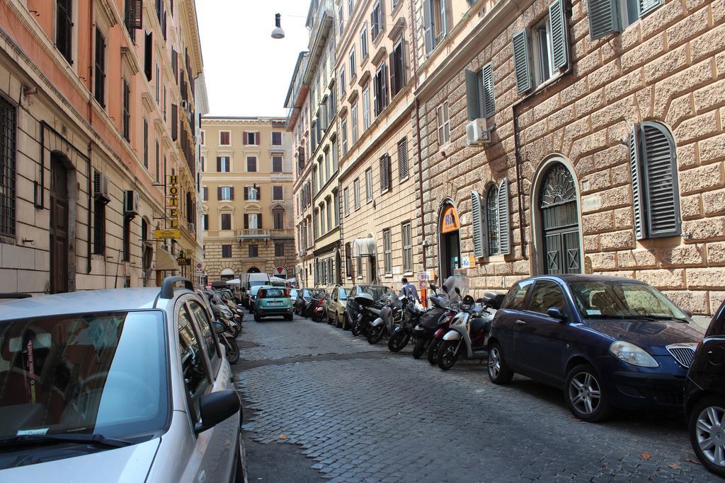 Booking House Rome Bilik gambar